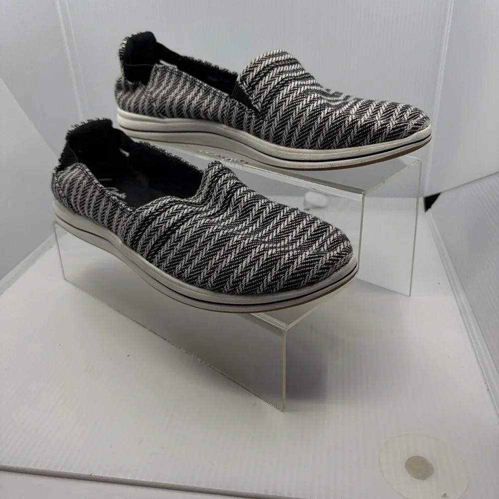 Clarks Cloudsteppers Black and White Slip-On Flats 9M